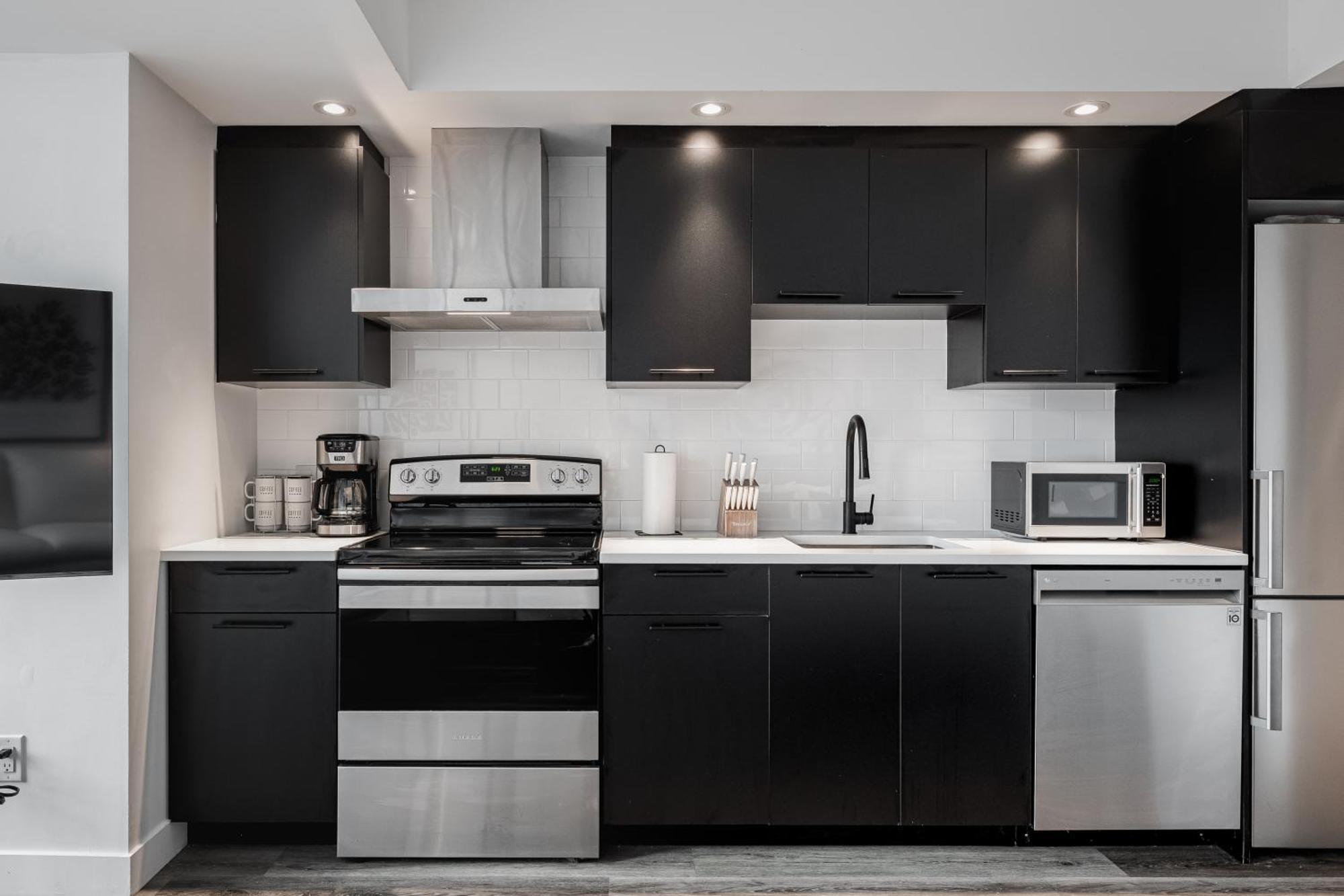 Westview Luxury Suites Ottawa Exterior photo