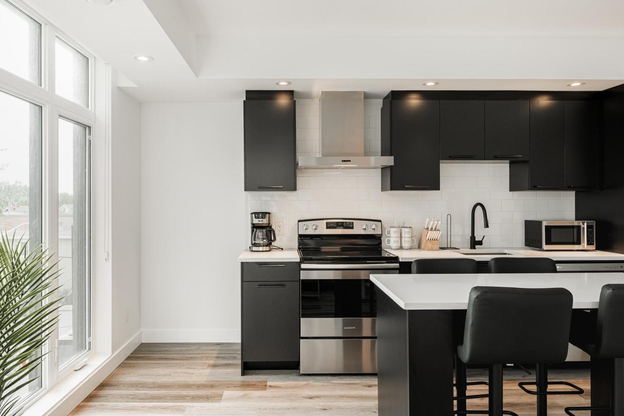 Westview Luxury Suites Ottawa Exterior photo