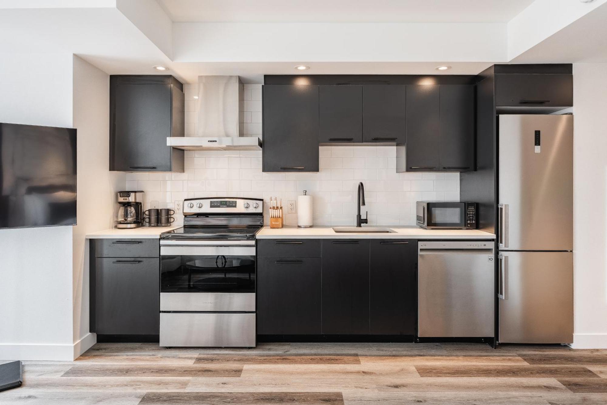 Westview Luxury Suites Ottawa Exterior photo