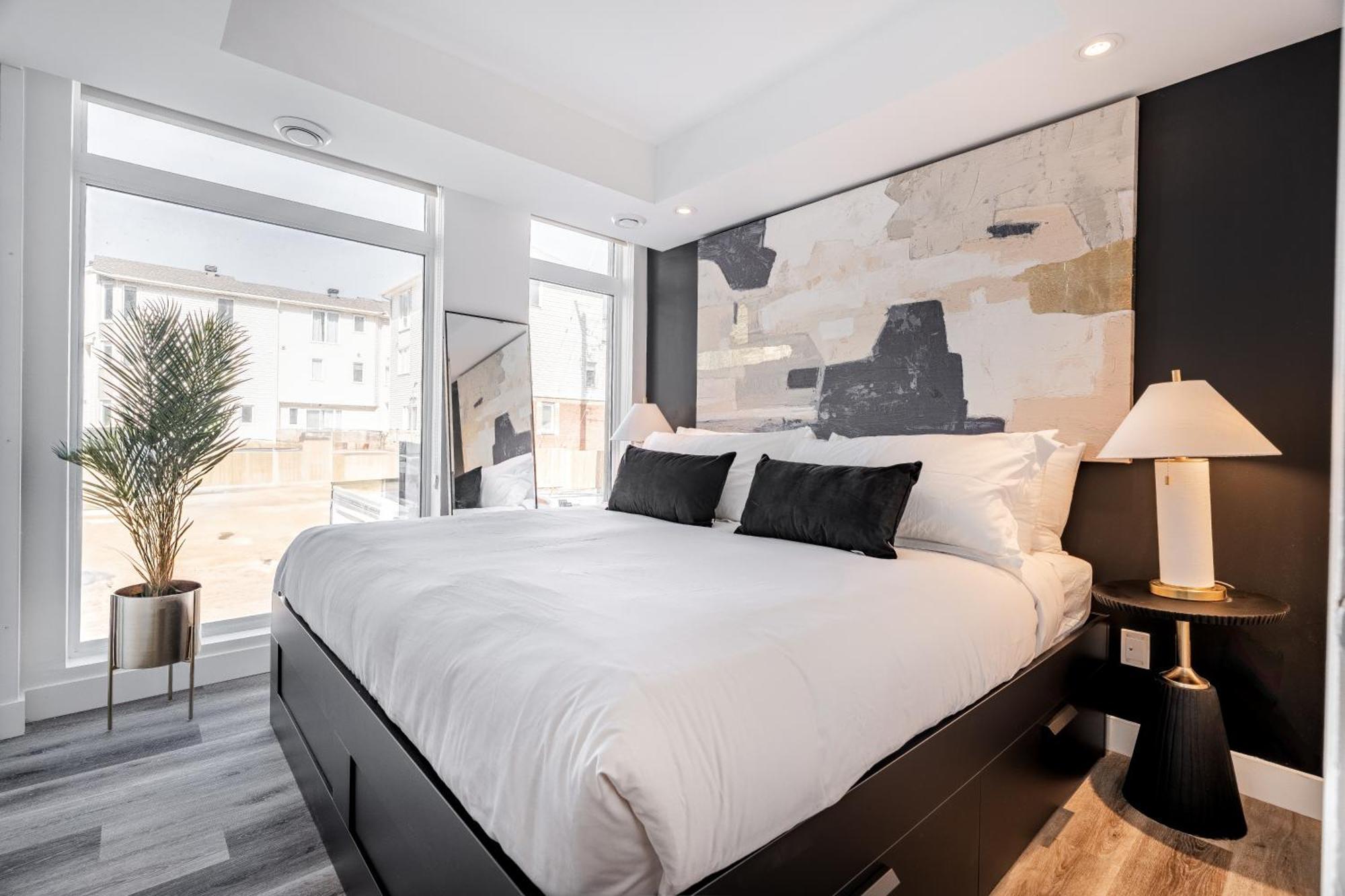 Westview Luxury Suites Ottawa Exterior photo